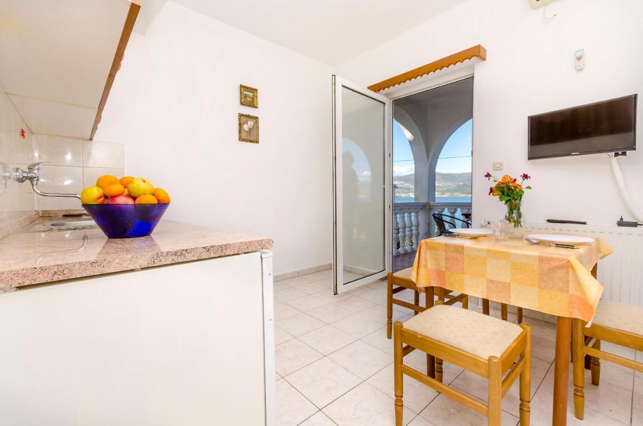Apartments Tomislav Trogir Bagian luar foto